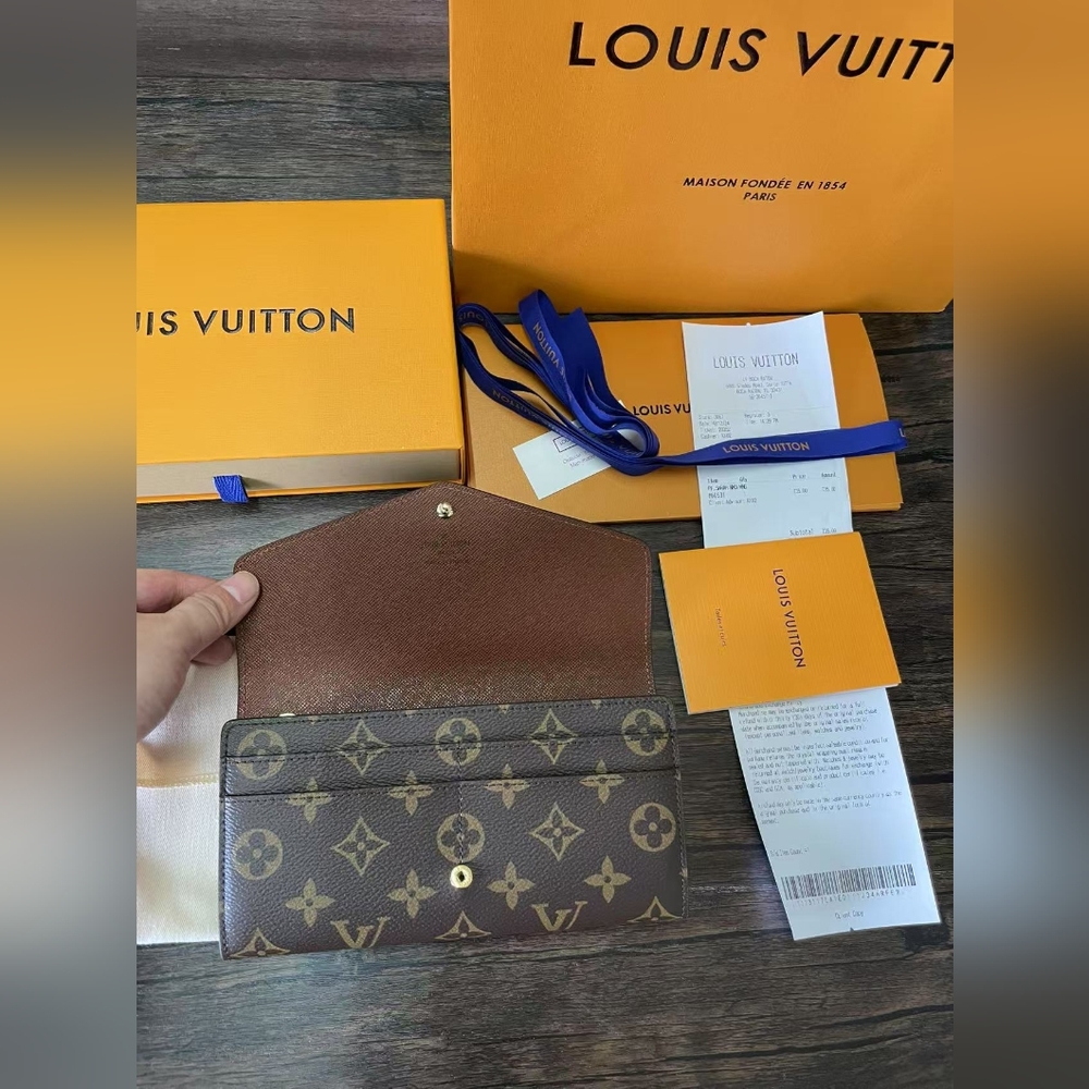 Louis Vuitton Monogram Sarah Wallet